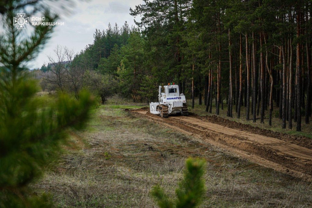 Ліси Харківщини розміновують за допомогою японської техніки (ФОТО) 2 розмінування, машина для розмінування, сапер