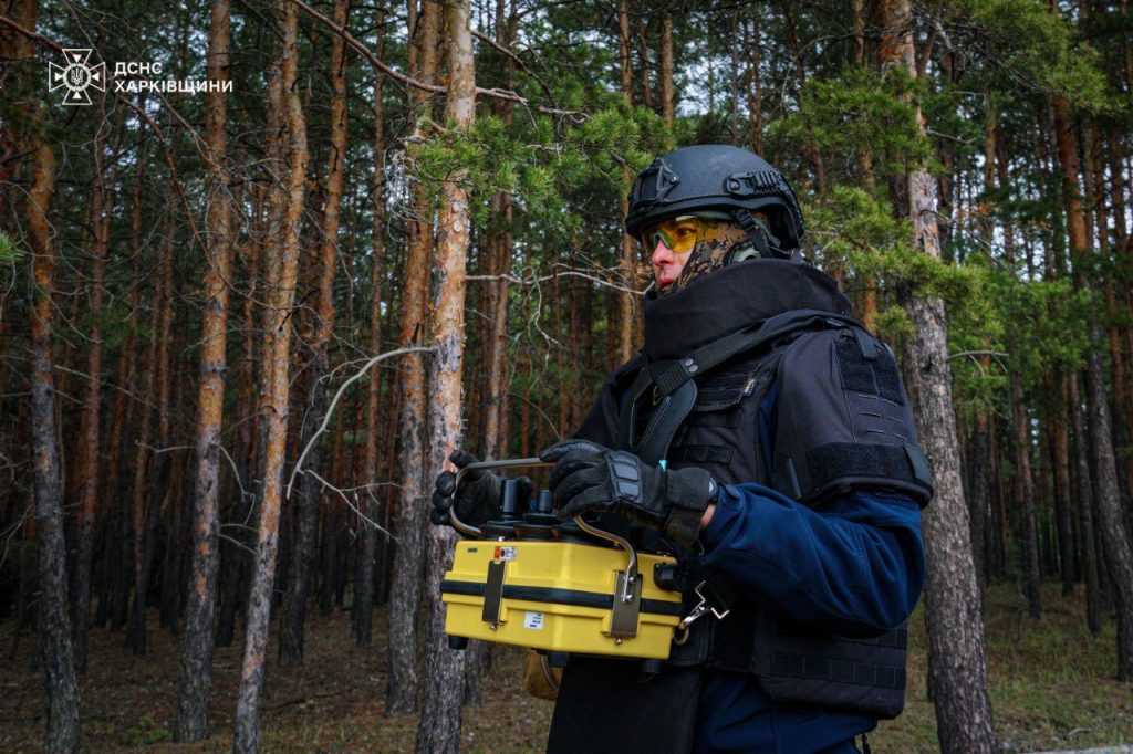 Ліси Харківщини розміновують за допомогою японської техніки (ФОТО) 5 розмінування, машина для розмінування, сапер