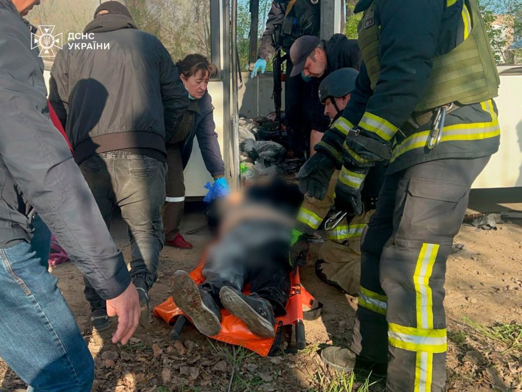 На Дніпропетровщині БпЛА влучили в автобус з людьми: є загиблі 1 Рятувальна операція.
