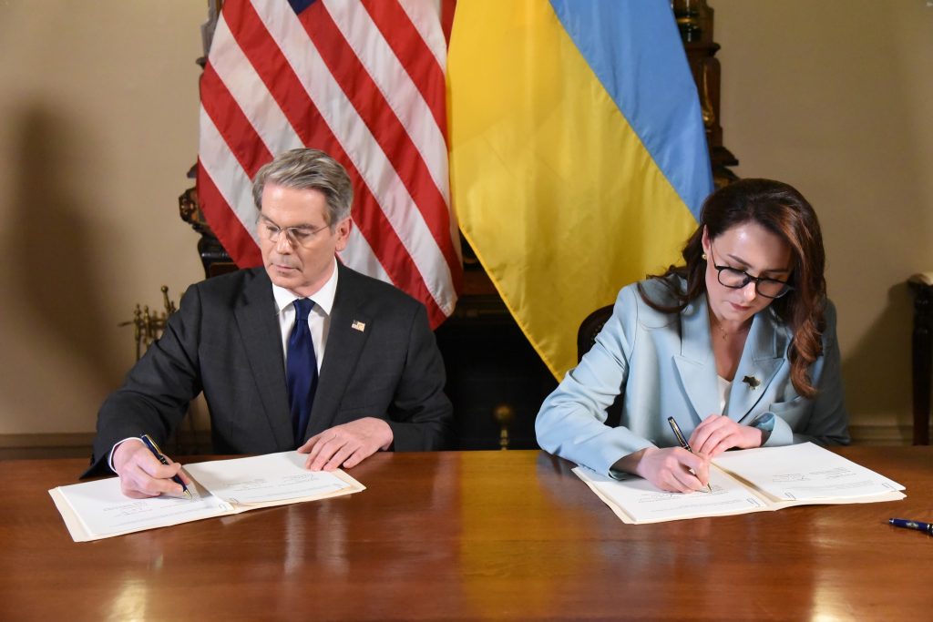 Україна та США підписали угоду про корисні копалини 1 Підписання угоди про копалини