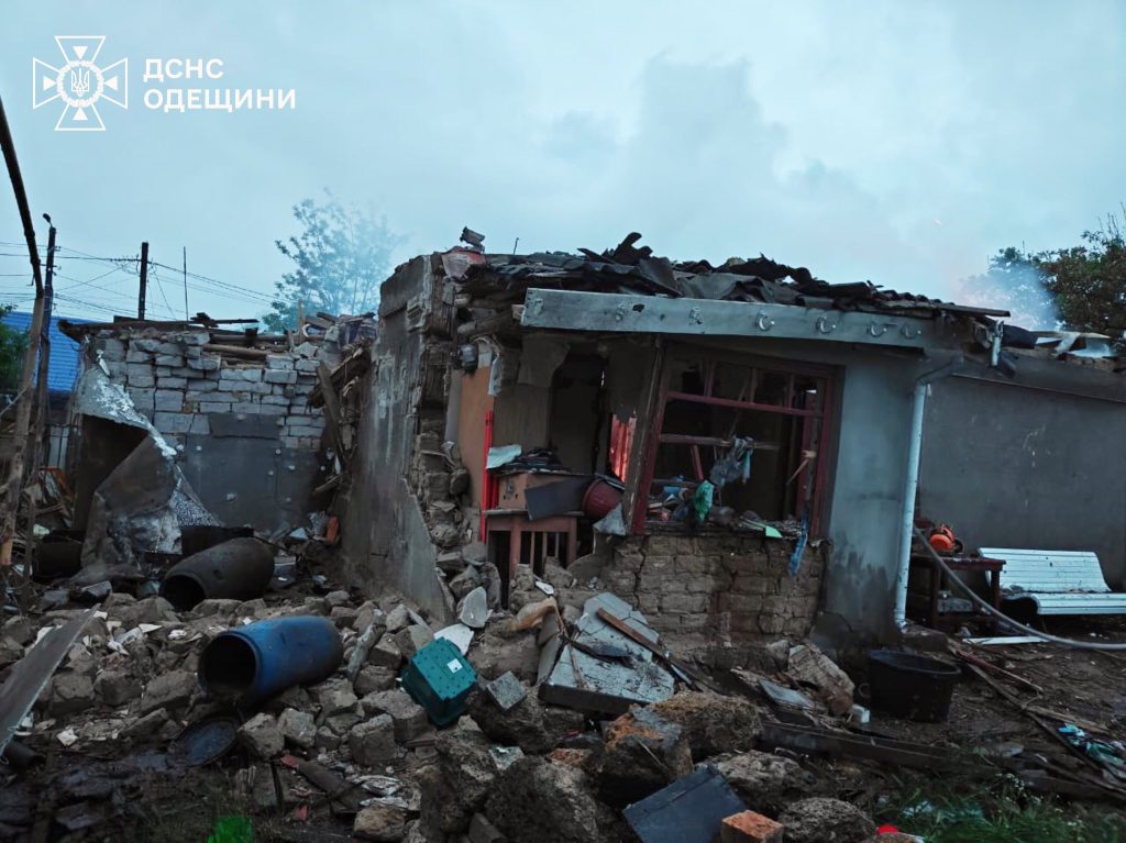 Росіяни завдали удару по Білгород-Дністровському на Одещині (ФОТО) 1 Знищений будинок