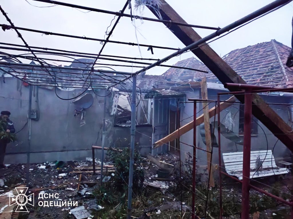 Росіяни завдали удару по Білгород-Дністровському на Одещині (ФОТО) 6 Наслідки російського обстрілу