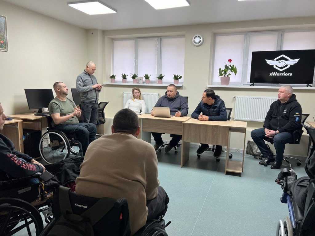 З армії – в ІТ: як ветерани на Рівненщині під час реабілітації здобувають нову професію 2 Зустріч з ініціатором проєкту Алексом Стасюком