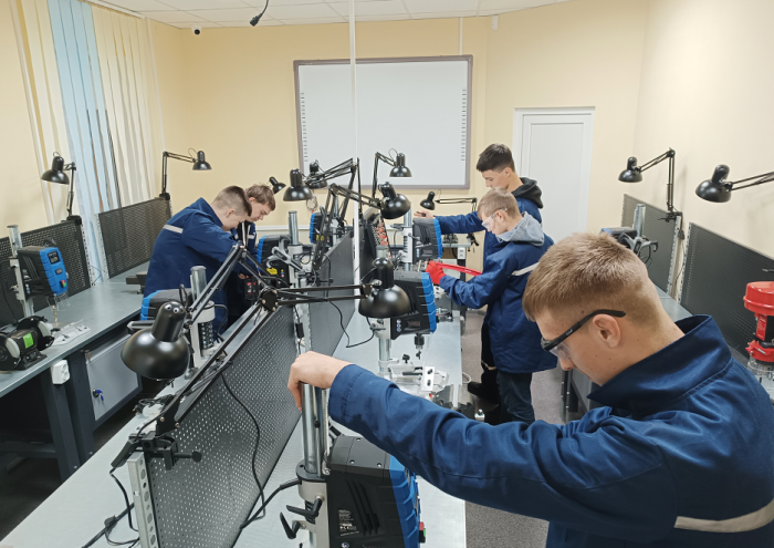 Відновлювальна енергетика та лабораторія 3D-моделювання: що цікавого в центрі від Бахмутського ЦПТО у Гощі