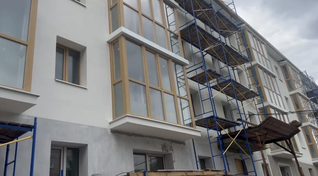 Багатоповерхівку на Грушевського, 1 у Вишгороді відновили на 70% 1 Відновлення будинку на вулиці Грушевського