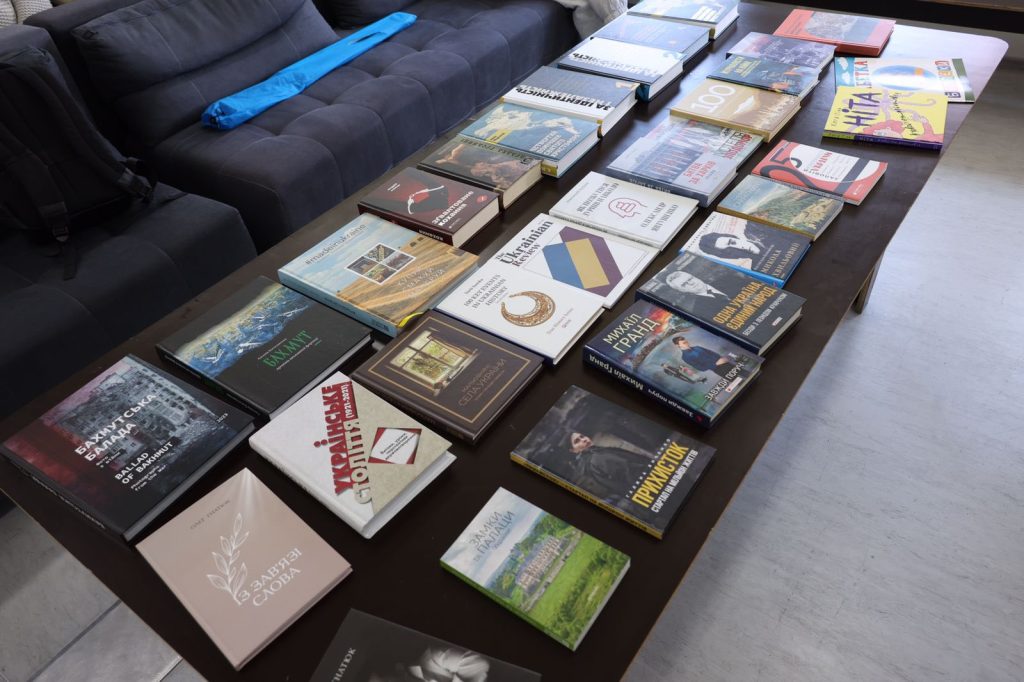 «КнижКут»: на Київщині створюють книжкові куточки для ВПО 1