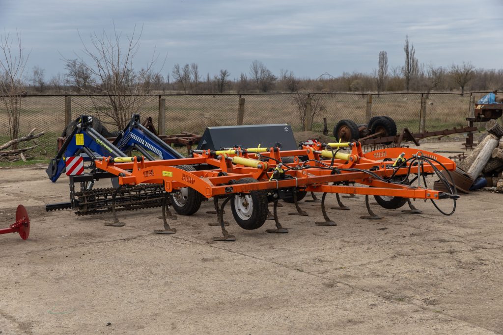 Одразу вирішив, що відновить господарство 4 Фермер отримав техніку завдяки гранту
