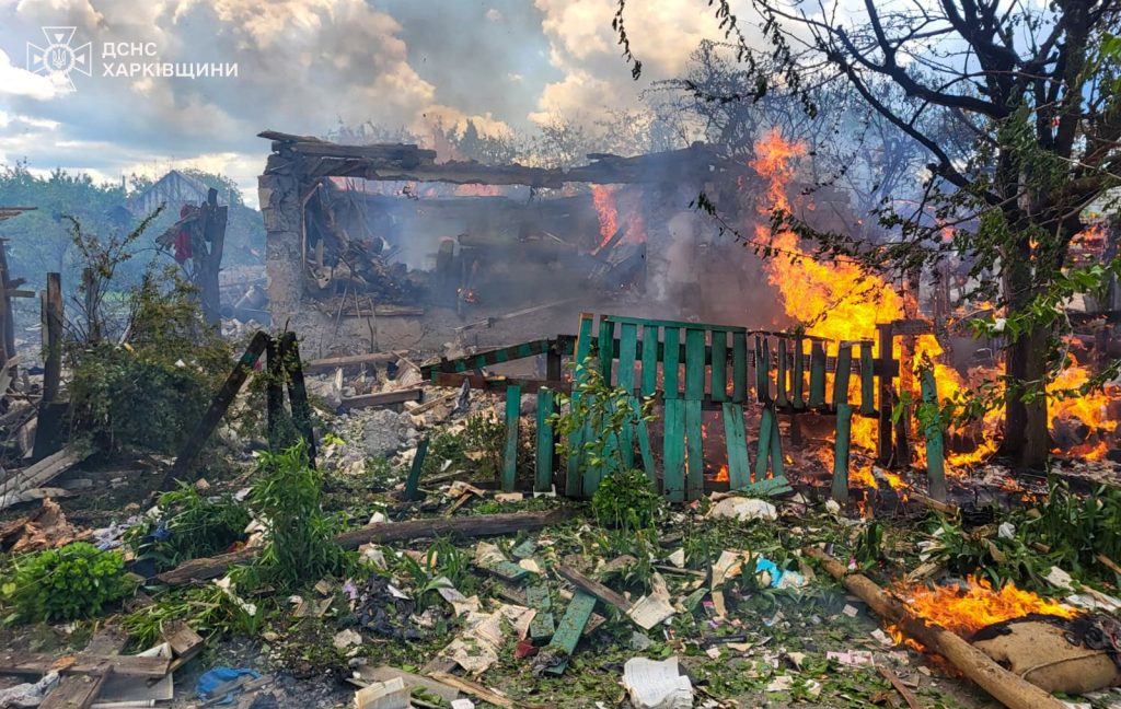 Росіяни обстріляли Куп’янщину: є загиблий і постраждалі 2 Куп’янськ пожежа 21 травня 2025