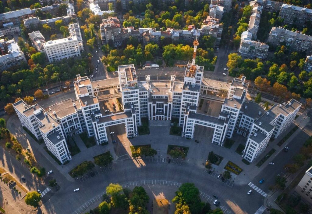 Держпром готують до внесення у спадщину ЮНЕСКО: у Харкові стартувала робоча група 3 Будівля Держпрому у Харкові