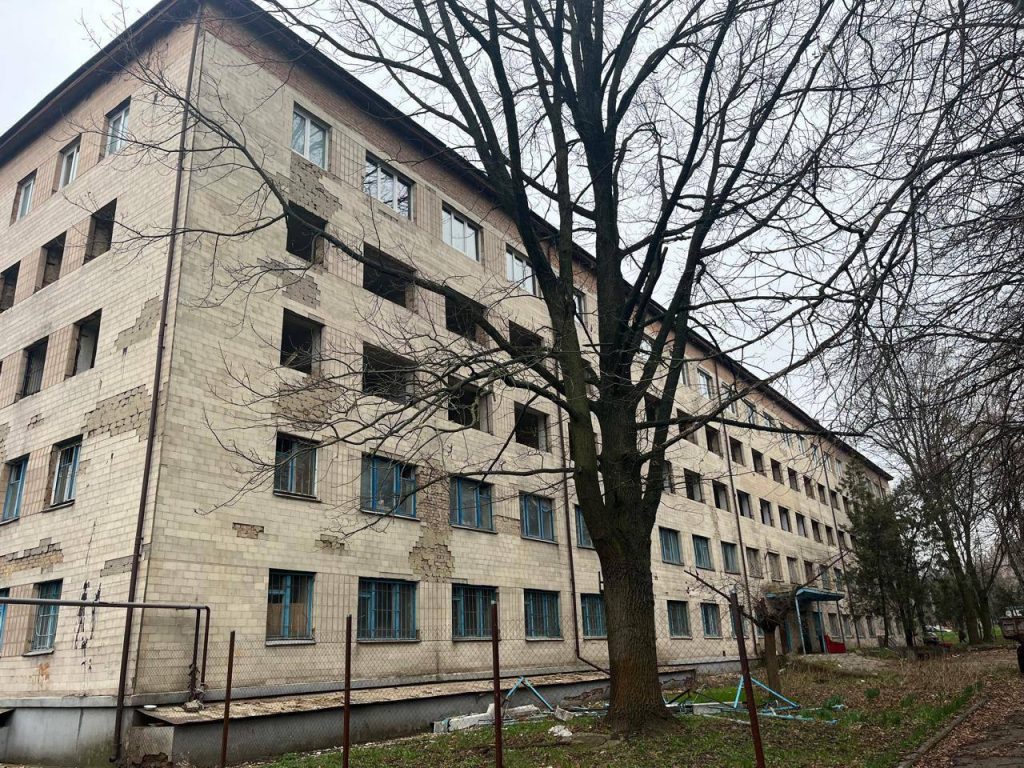Переселенці з Маріуполя можуть отримати соціальне житло: що для цього потрібно 5 Будівля у Кропивницькому, які ремонтують для ВПО з Маріуполя