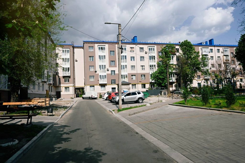 У Запоріжжі завершують відновлення будинку на вул. Незалежної України, 80 2 Відновлений фасад багатоповерхівки
