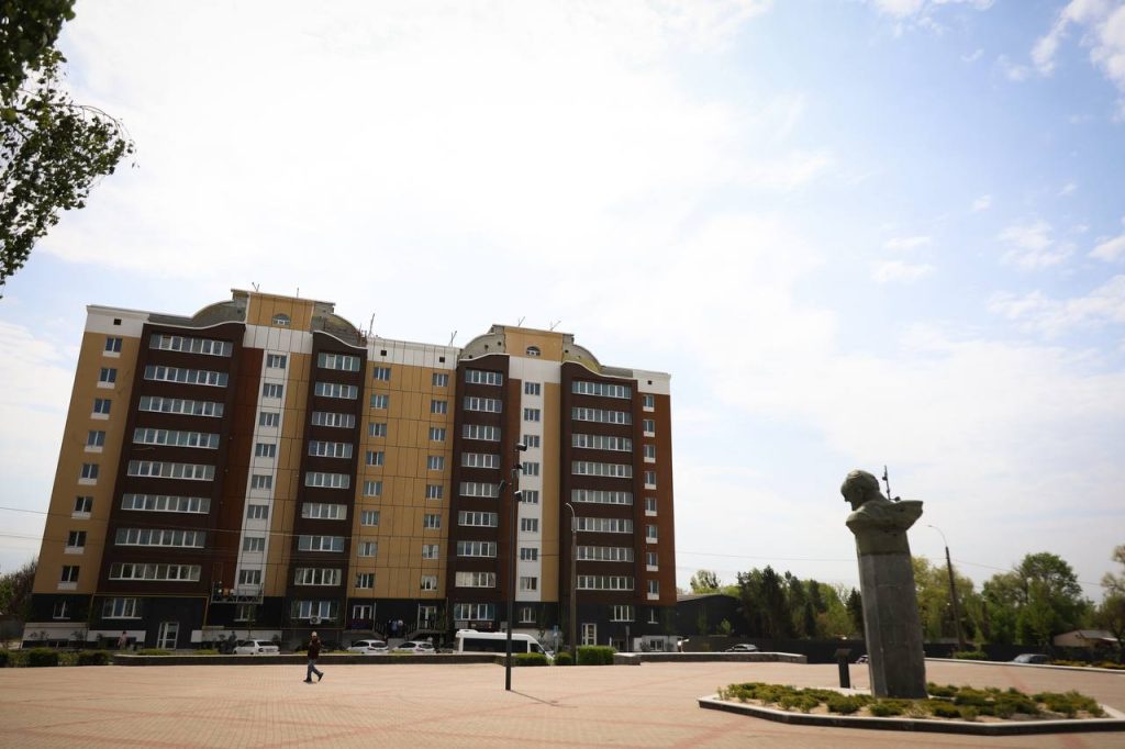 Відбудова Бородянки: в ОВА закликають пришвидшити роботи 3 Відновлений будинок у Бородянці