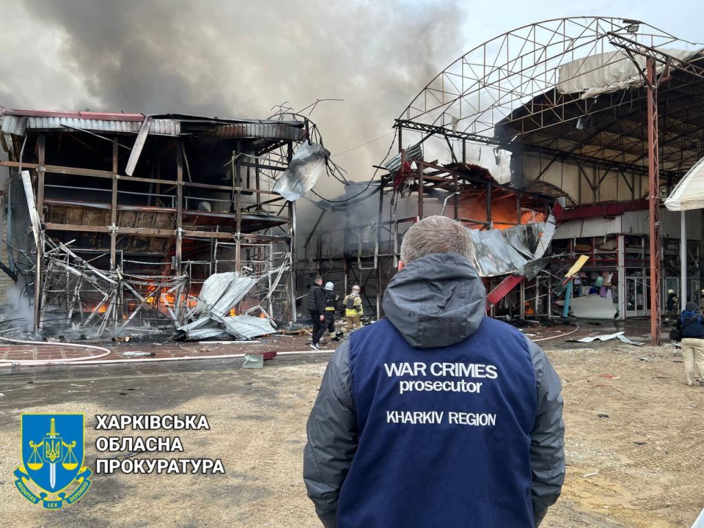Росія обстріляла Харків: постраждали ринок «Барабашово», готель та будинки 6 Знищені торгові павільйони