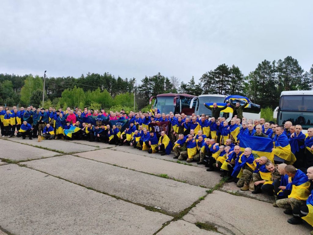 З російського полону повернули ще 205 воїнів (ФОТО) 1 Військовослужбовці, яких звільнили з російського полону
