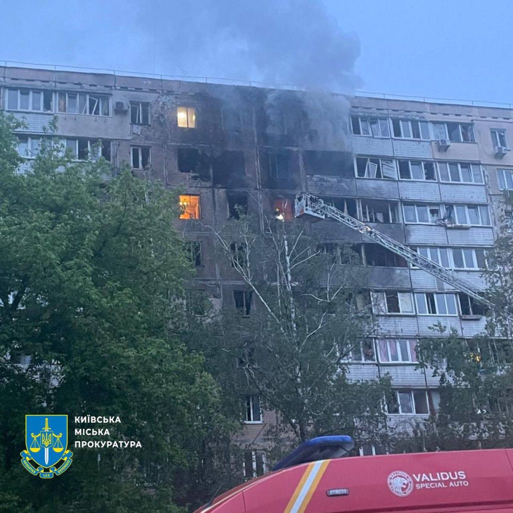 Через масовану атаку на Київ загинули двоє людей: що відомо про обстріл регіону 2 Ліквідація наслідків російського обстрілу