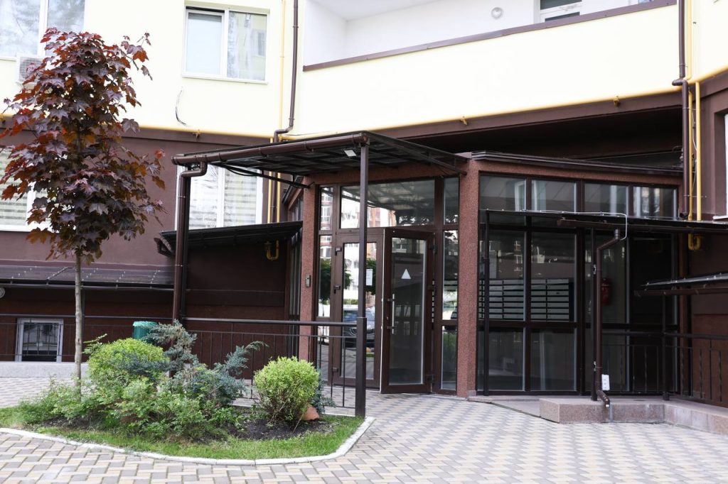 На Київщині відновили один із будинків комплексу «Ірпінські Липки» 1 Вхід до будинку