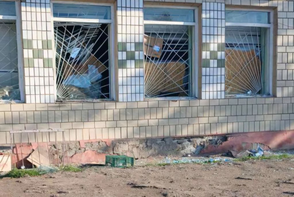У ніч на 15 травня росія атакувала Україну понад сотнею БпЛА 4 Пошкоджена будівля у Синельниківському районі