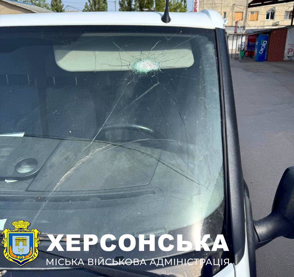 Росія атакувала Берислав та Херсон: що відомо про наслідки 1 Пошкоджена автівка