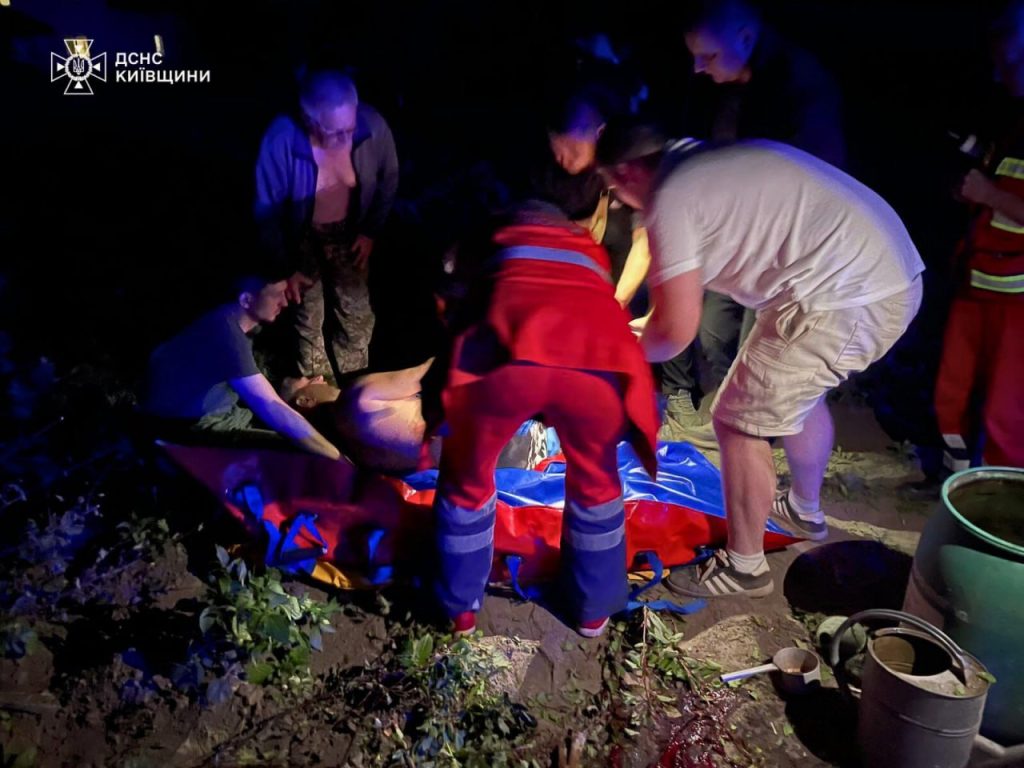 На Київщині через масований обстріл поранені троє людей