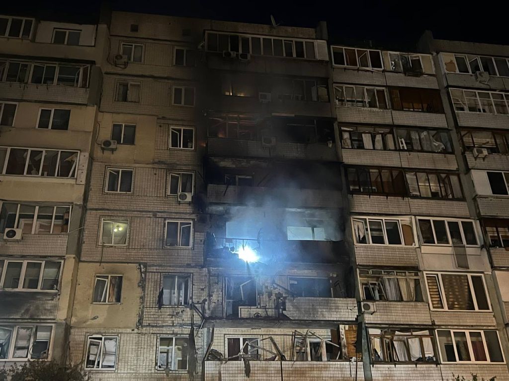 Росія дронами і ракетами обстріляла Київ: які наслідки