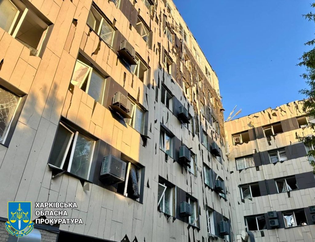 Масований обстріл України: загинули діти, десятки поранених і руйнування 12 Пошкоджена офісна будівля