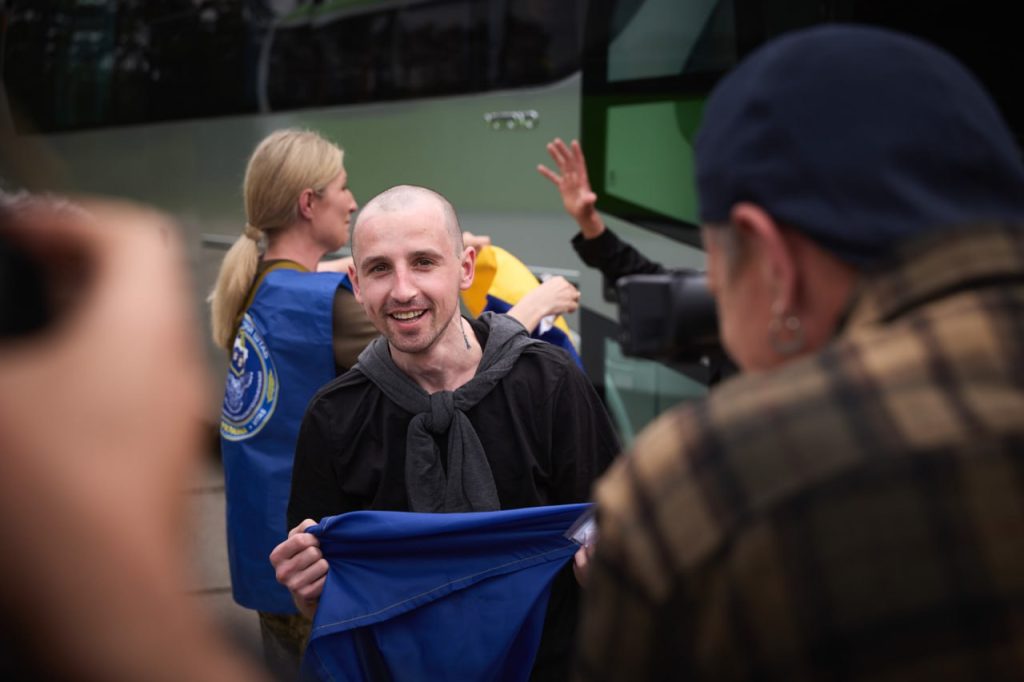 Завершили обмін 1000 на 1000: повернули ще 303 військовослужбовців 2 Захисник, який повернувся до України