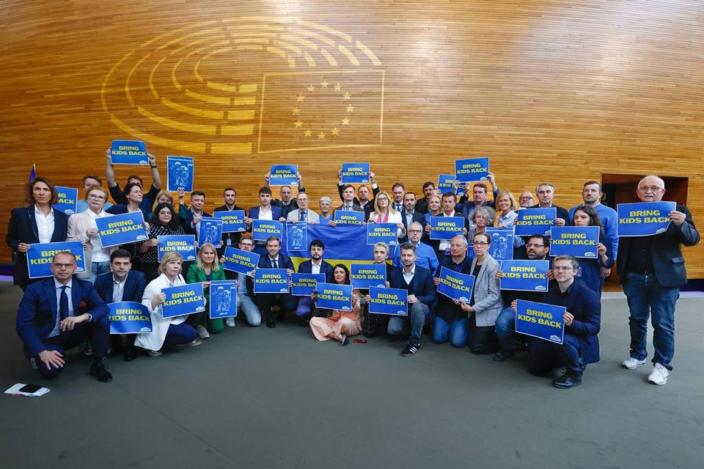 Європарламент ухвалив резолюцію про повернення українських дітей, депортованих чи переміщених росією