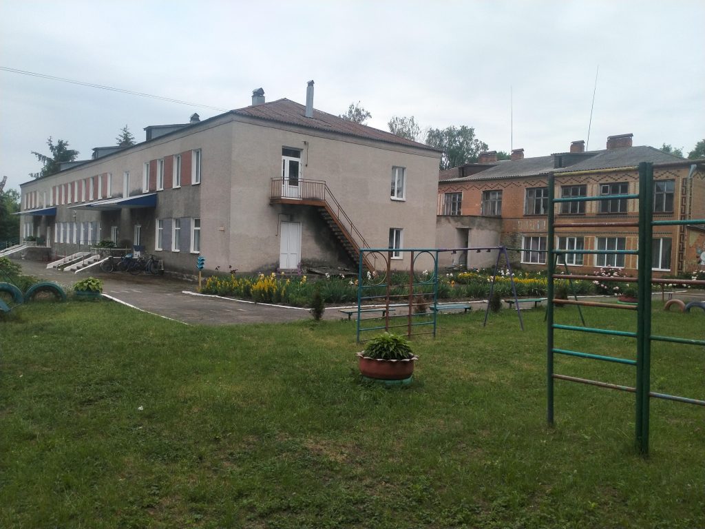 Реконструкція за 420 тис. євро: на Вінниччині відремонтували дитсадок 2 Дошкільний заклад у селі Уланів на Вінниччині до ремонту