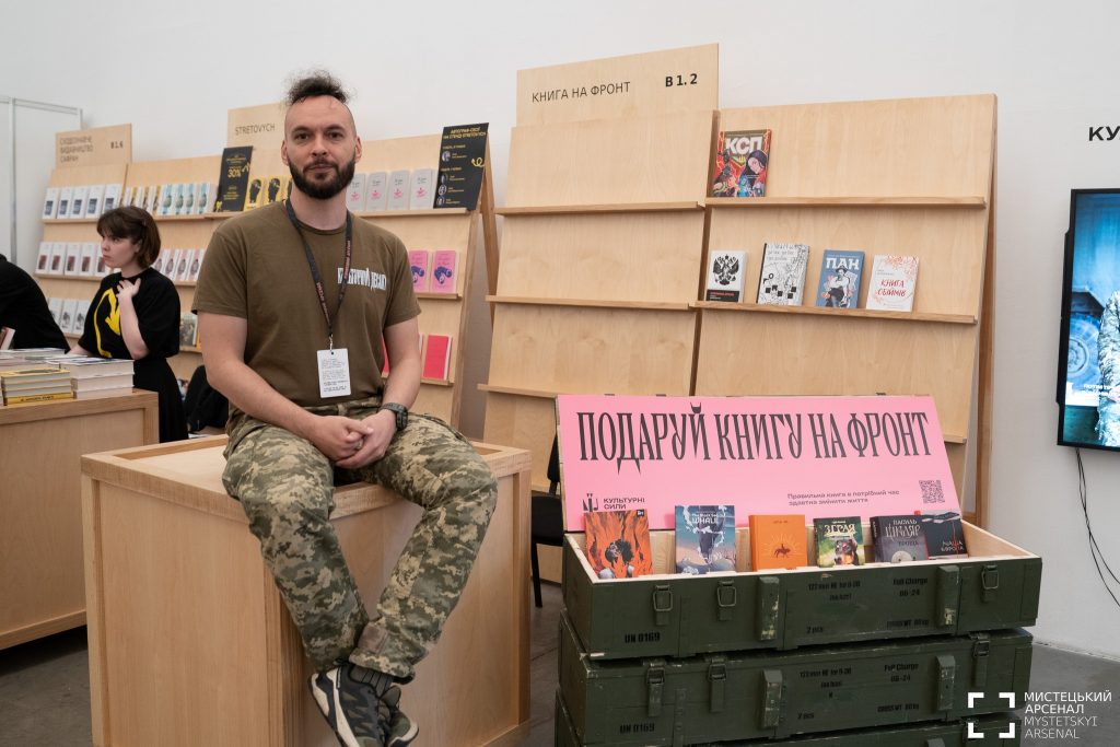 Як звучить війна у словах ветеранів: на Книжковому Арсеналі зібрали книги військових 2 501160027 1283615779801847 6685385241064176385 n - Вікно Відновлення