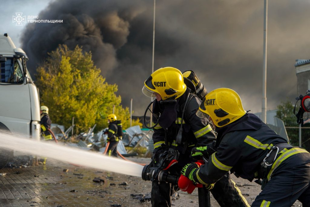 На Тернопільщині унаслідок обстрілів у повітря потрапили шкідливі речовини 3 Через обстріл у місті виявили шкідливі речовини у повітрі