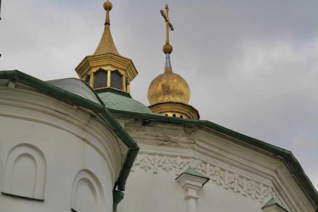 Софійський собор під ударом: росія обстріляла святиню XI століття 1 Пошкоджений карниз Софійського собору