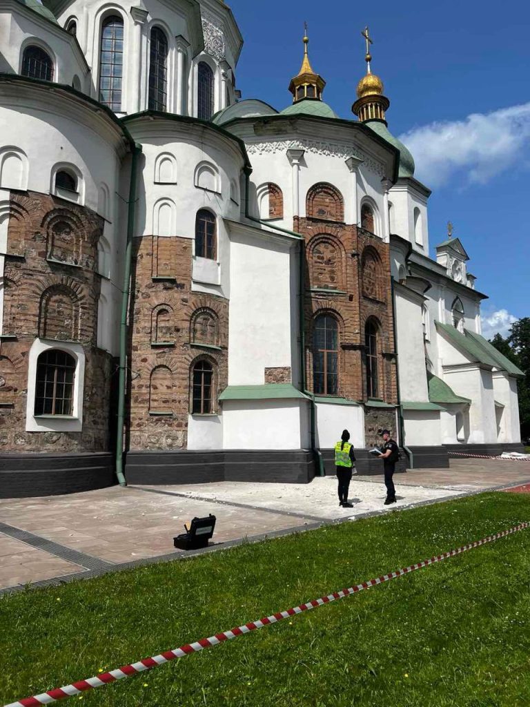 Софійський собор під ударом: росія обстріляла святиню XI століття