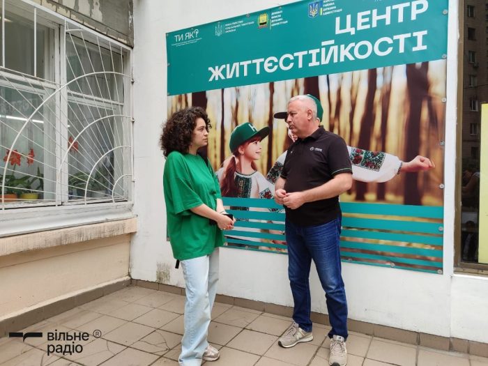 Місце підтримки та взаємодопомоги: як працює Центр життєстійкості Нікольської громади у Києві (репортаж)