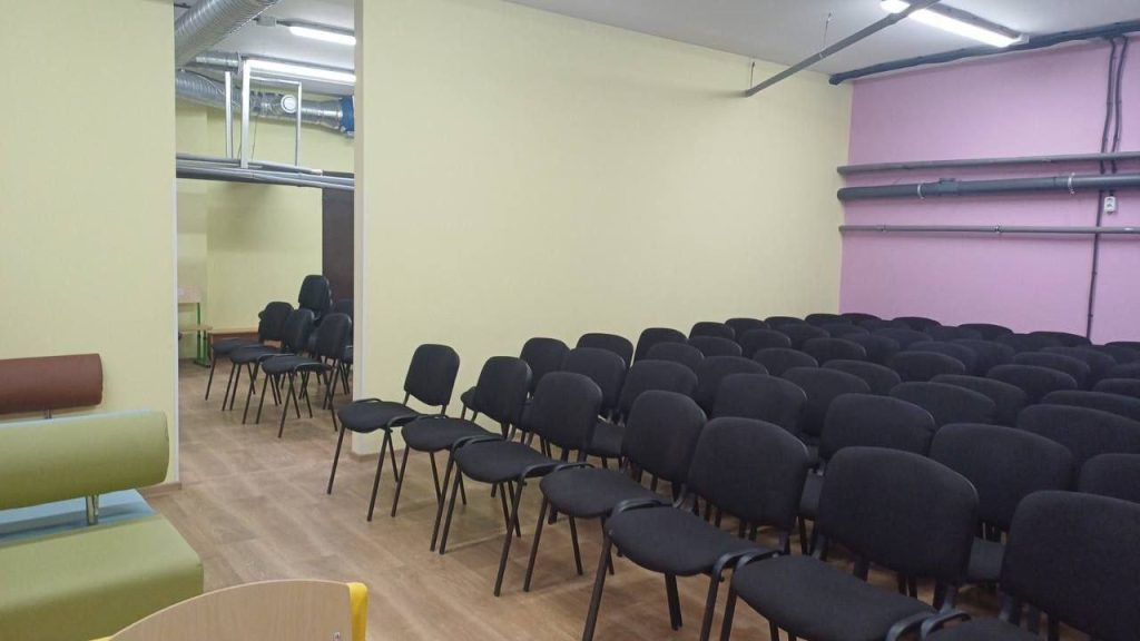 Укриття ліцею умеблювали