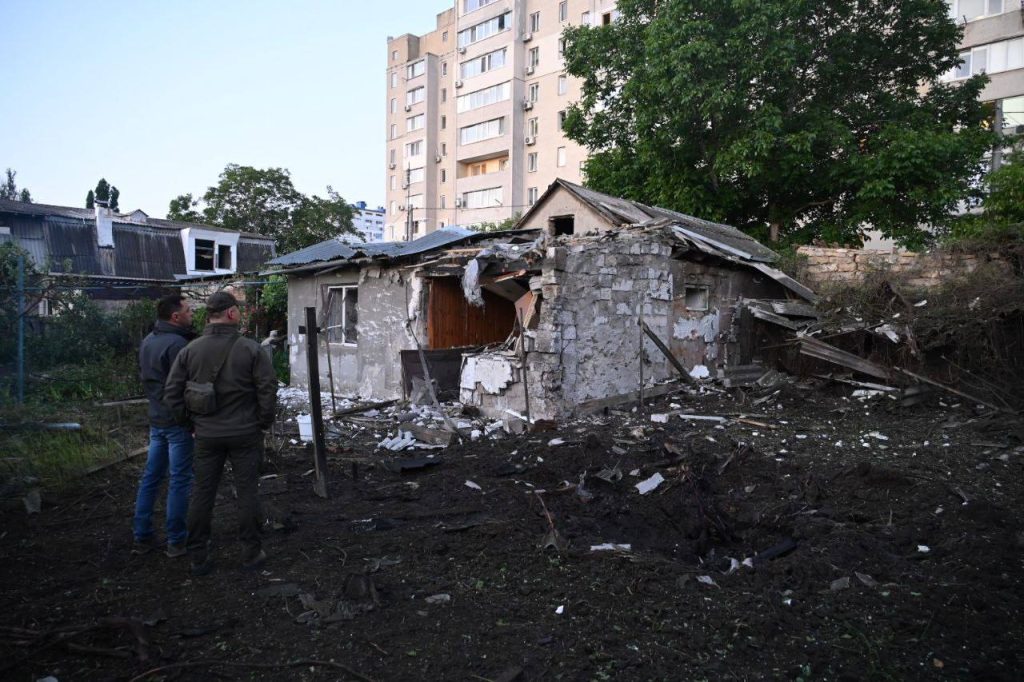 Горіли склади, зруйновані будинки: Одеса пережила ще одну ніч під атакою 3 Зруйнована будівля в Одесі