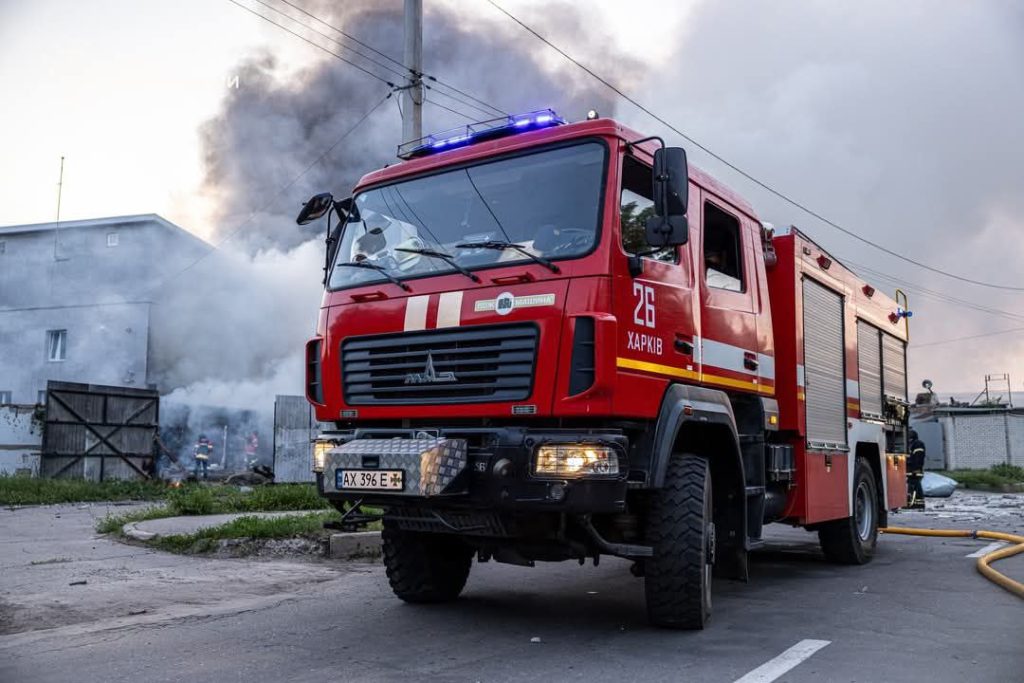 Ракети й дрони над Харковом: що відбулося зранку 4 червня 3 Пожежний автомобіль на місці влучання