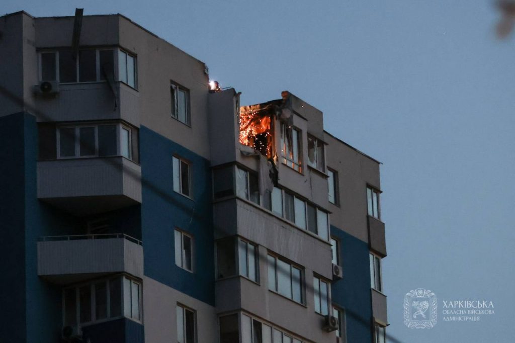 Харків під комбінованою атакою: ракета й дрони вдарили по Слобідському району