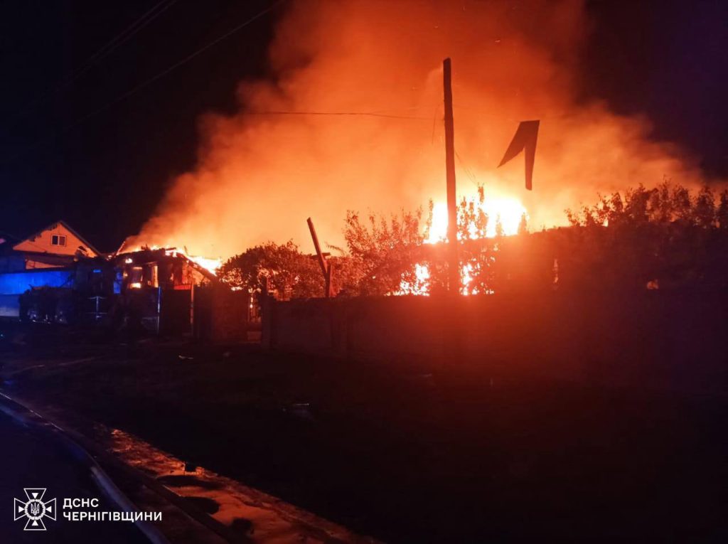 У Прилуках через обстріл загинули п’ятеро людей, серед них 1-річна дитина 2 Пожежа у Прилуках