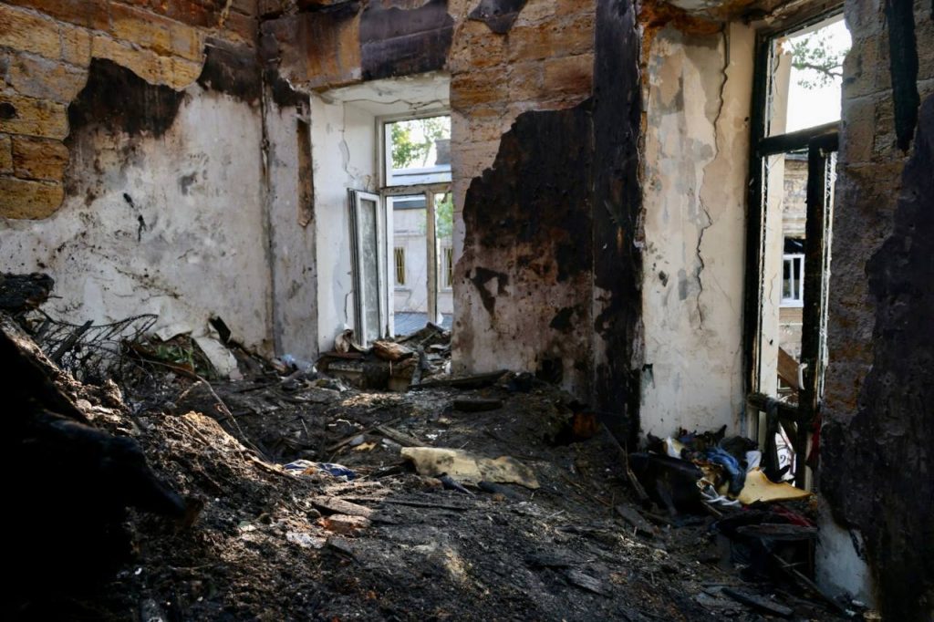 В Одесі через обстріл постраждали медичні заклади: що відомо про наслідки 2 Пошкоджене приміщення
