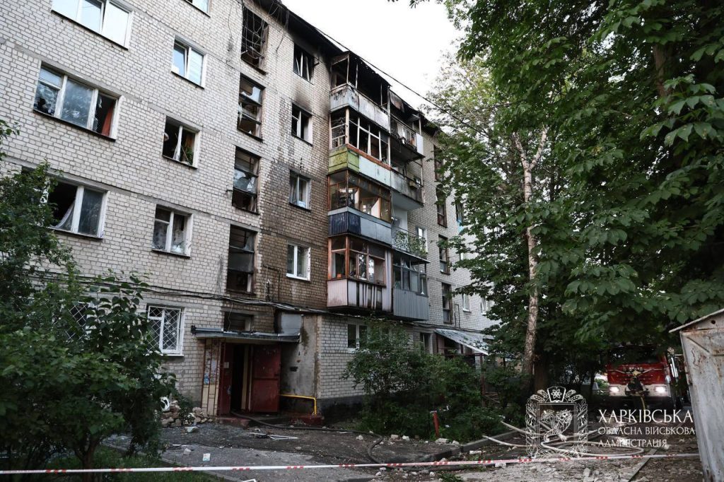 У Харкові через атаку БпЛА загинули двоє людей, а ще 60 отримали травми 2 Пошкоджена унаслідок атаки БпЛА багатоповерхівка