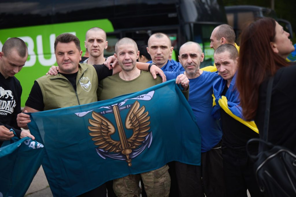 Відбувся ще один обмін полоненими: кого повернули 5 Звільнені з полону захисники України