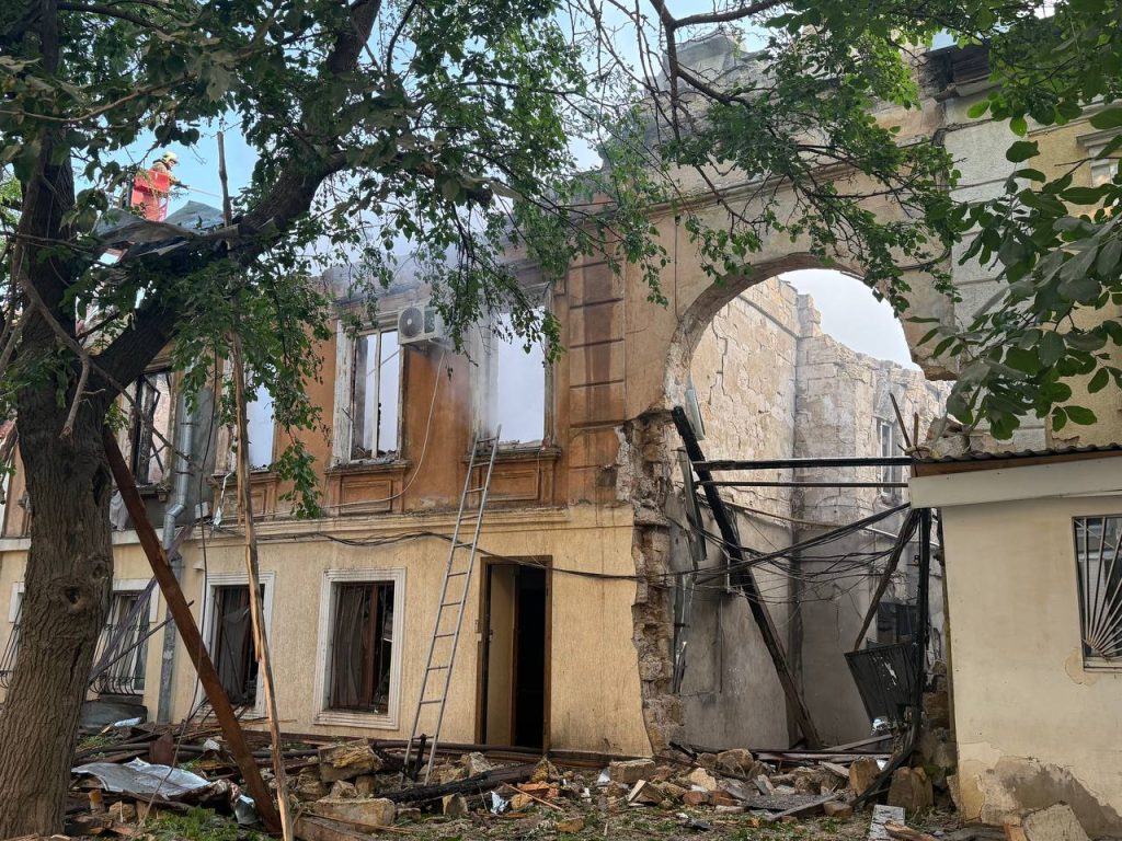 Росіяни масовано атакували Одесу БпЛА: уже 13 постраждалих (фото) 3 Одеса руйнування житла 17 червня 2025