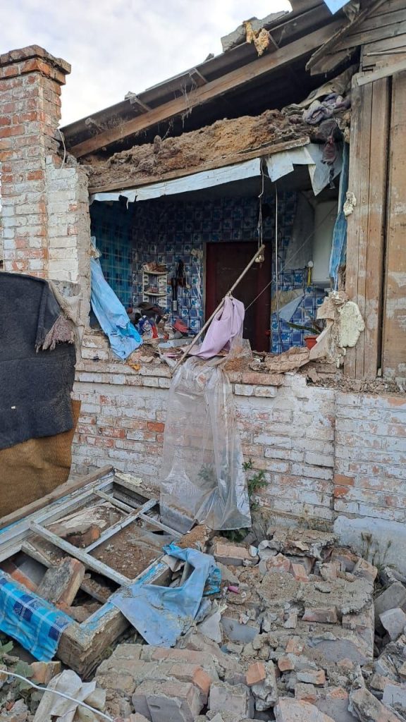 Росія атакувала Нікопольський район на Дніпропетровщині: загинула людина 3 Пошкоджена будівля на Дніпропетровщині