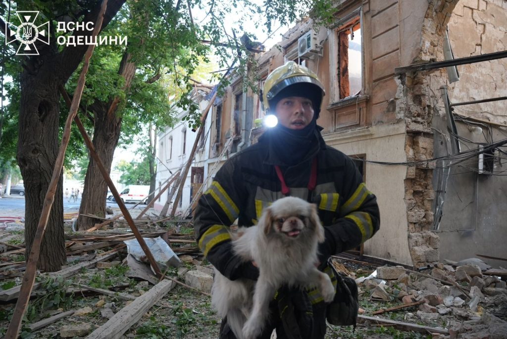 Росіяни масовано атакували Одесу БпЛА: уже 13 постраждалих (фото) 1 ДСНС Одеса 17.06.25