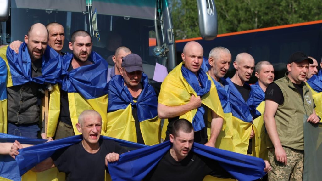 Відбувся перший етап повернення з полону важкопоранених і поранених воїнів (фото) 4 важкопоранені воїни, обмін