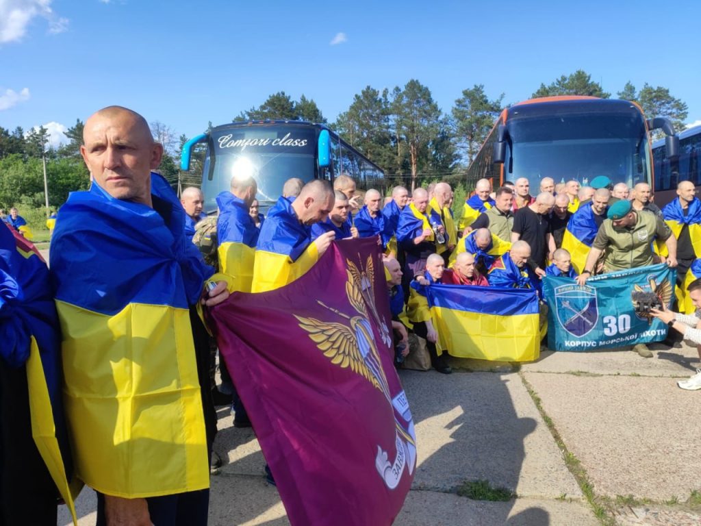 Відбувся перший етап повернення з полону важкопоранених і поранених воїнів (фото) 2 10 червня 2025, обмін полоненими
